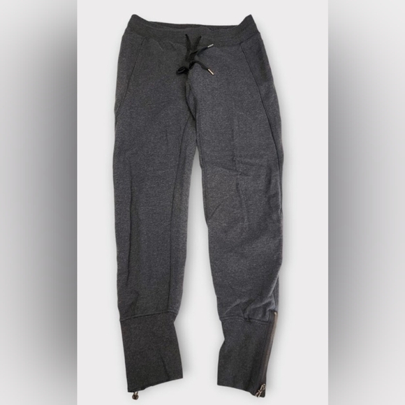 Size 8 - Lululemon Joggers - Picture 1 of 3